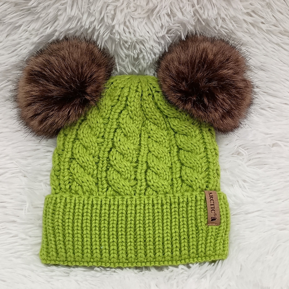 Woman Green Knit Pom-Pom Beanie